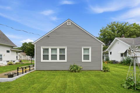 Tiny photo for 335 W 30th Street, Davenport, IA 52803 (MLS # 12716530)