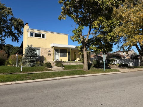 Photo of 3930 W 98th Street, Evergreen Park, IL 60805 (MLS # 12795600)