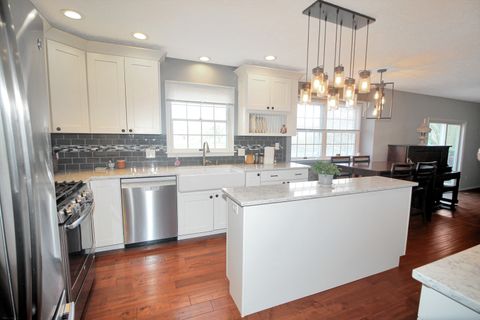 Tiny photo for 610 Old Farm Road, Bloomington, IL 61704 (MLS # 12598720)