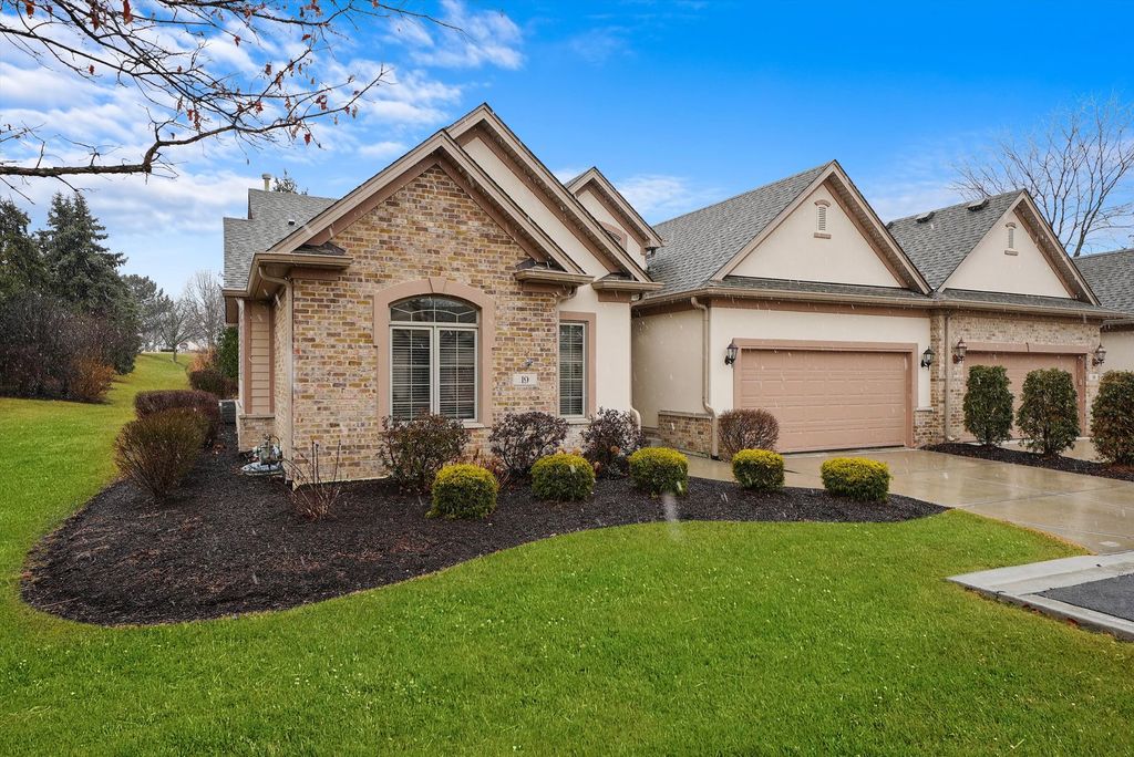 Photo for 19 LAUGHRY Lane, Palos Park, IL 60464 (MLS # 12473209)