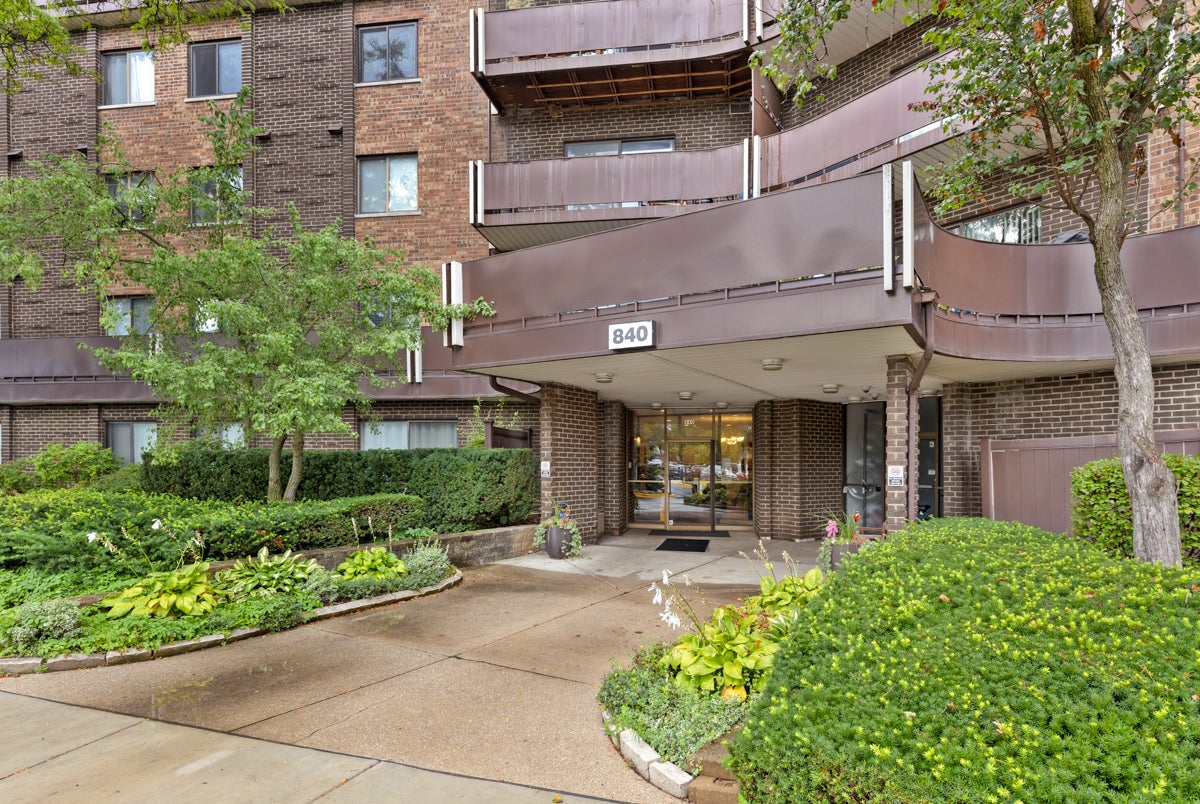 840 Wellington Avenue 303