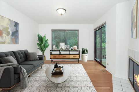 Tiny photo for 928 LONGMEADOW Court #1016, Barrington, IL 60010 (MLS # 12495870)