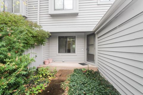 Tiny photo for 928 LONGMEADOW Court #1016, Barrington, IL 60010 (MLS # 12495870)