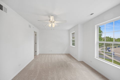 Tiny photo for 888 Riding Lane #888, St. Charles, IL 60174 (MLS # 12660782)