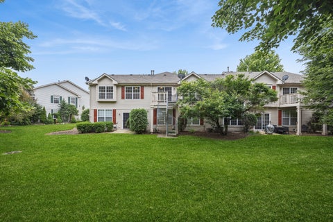 Tiny photo for 888 Riding Lane #888, St. Charles, IL 60174 (MLS # 12660782)