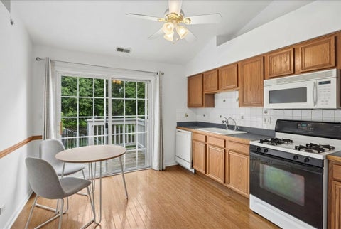 Tiny photo for 888 Riding Lane #888, St. Charles, IL 60174 (MLS # 12660782)