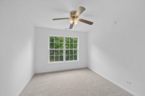 Tiny photo for 888 Riding Lane #888, St. Charles, IL 60174 (MLS # 12660782)