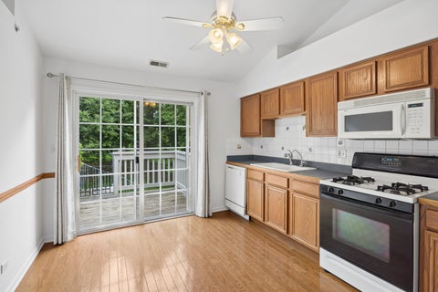Tiny photo for 888 Riding Lane #888, St. Charles, IL 60174 (MLS # 12660782)