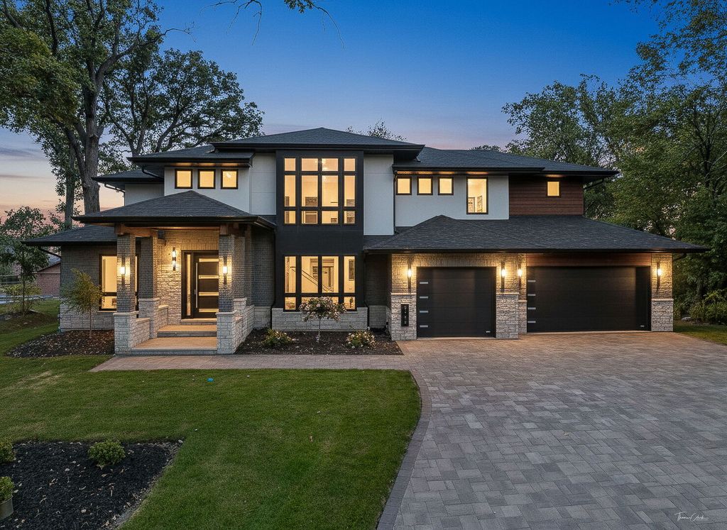 Photo for 7309 W Palos Avenue, Palos Heights, IL 60463 (MLS # 12479839)