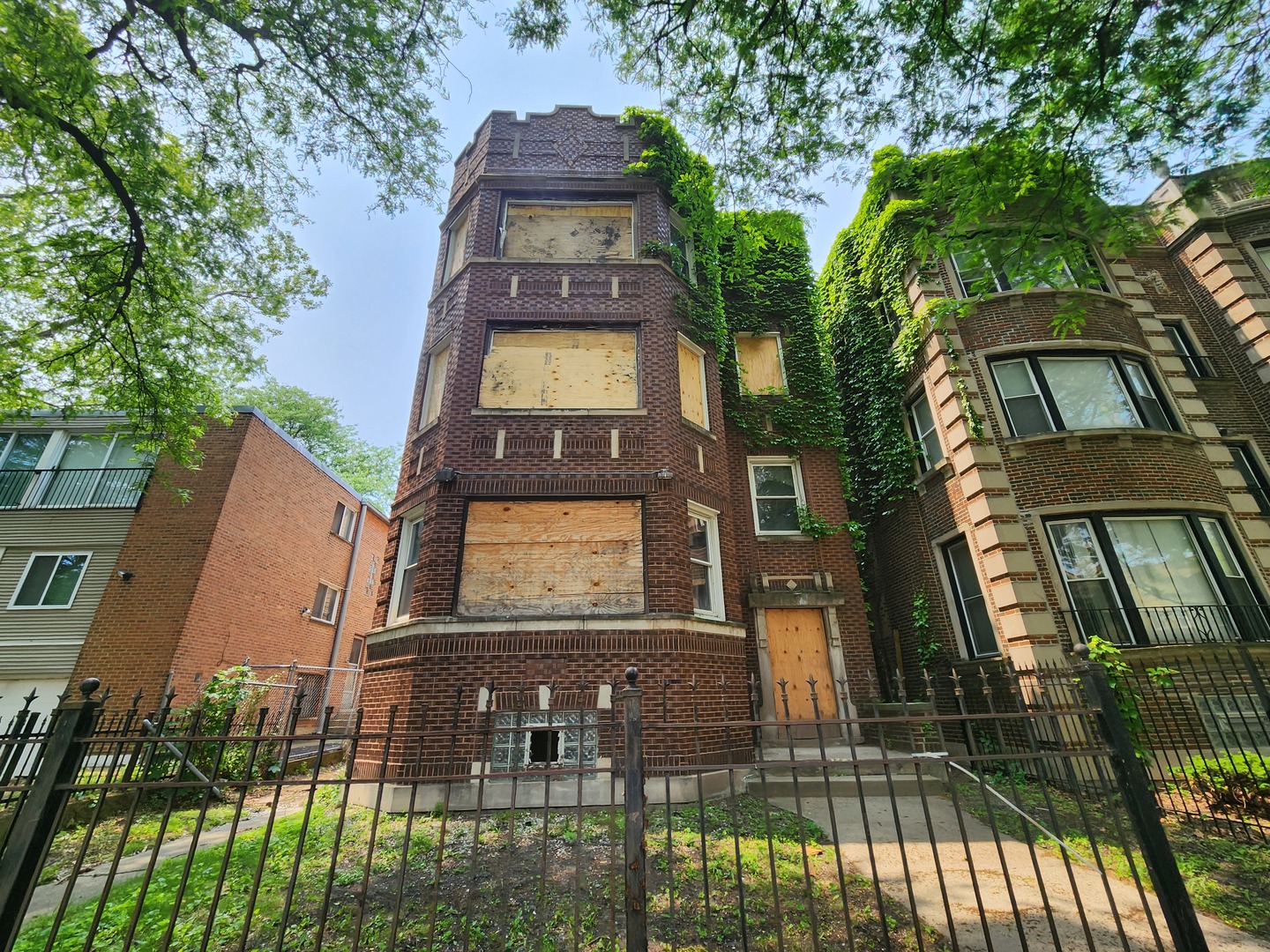 Photo 1 of 16 — 7952 S Langley Avenue, Chicago, IL 60619