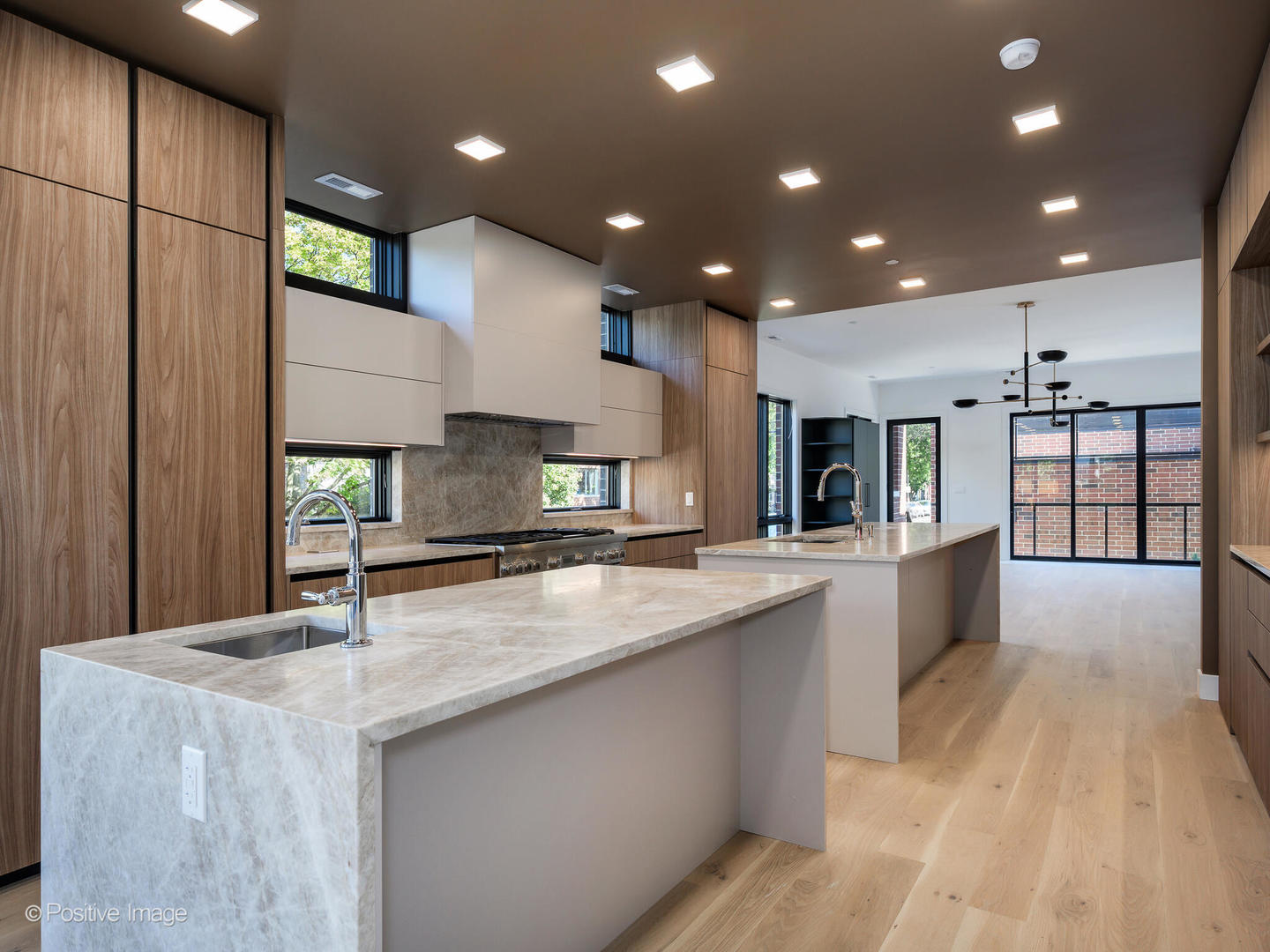 825 N Leavitt Street