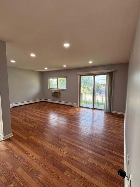 Photo of 659 E Fullerton Avenue #210, Glendale Heights, IL 60139 (MLS # 12728277)