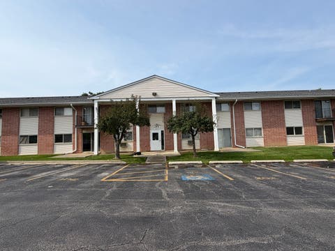Photo of 659 E Fullerton Avenue #210, Glendale Heights, IL 60139 (MLS # 12728277)