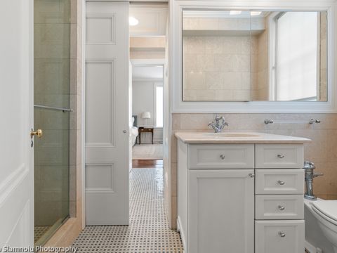 Tiny photo for 232 E WALTON Place #5E, Chicago, IL 60611 (MLS # 12619230)