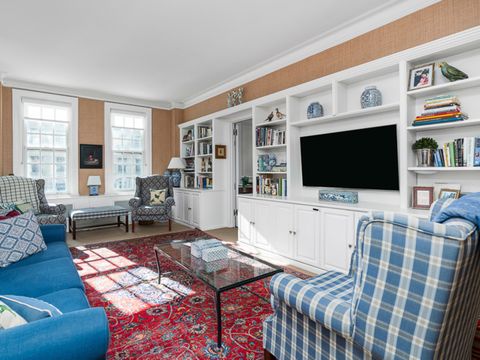 Tiny photo for 232 E WALTON Place #5E, Chicago, IL 60611 (MLS # 12619230)