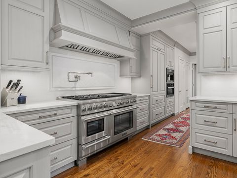 Tiny photo for 232 E WALTON Place #5E, Chicago, IL 60611 (MLS # 12619230)