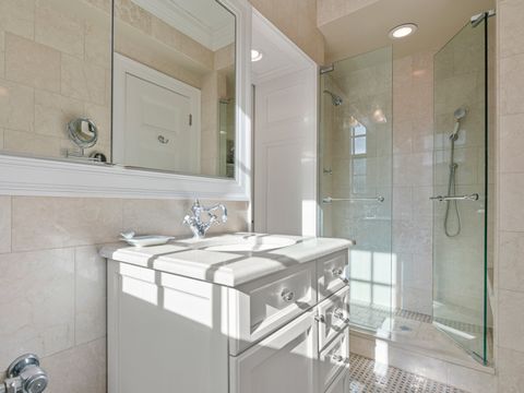 Tiny photo for 232 E WALTON Place #5E, Chicago, IL 60611 (MLS # 12619230)