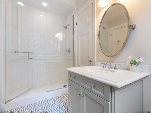 Tiny photo for 232 E WALTON Place #5E, Chicago, IL 60611 (MLS # 12619230)