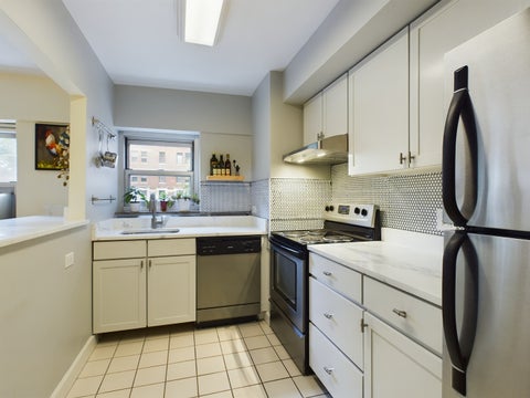 Tiny photo for 4980 N Marine Drive #432, Chicago, IL 60640 (MLS # 12744682)