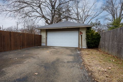 Tiny photo for 1510 E Olive Street, Bloomington, IL 61701 (MLS # 12569256)