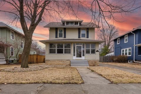 Tiny photo for 1510 E Olive Street, Bloomington, IL 61701 (MLS # 12569256)