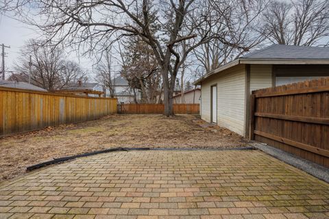 Tiny photo for 1510 E Olive Street, Bloomington, IL 61701 (MLS # 12569256)