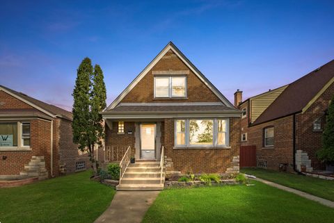 Tiny photo for 10751 S Avenue B, Chicago, IL 60617 (MLS # 12487354)