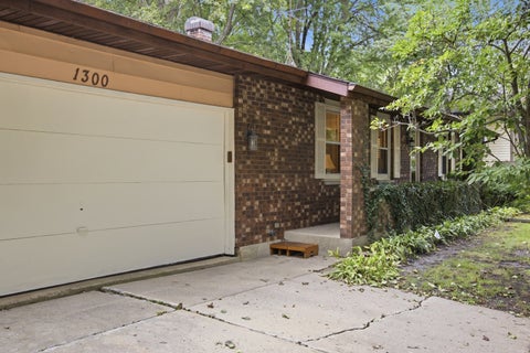 Tiny photo for 1300 N Lyle Avenue, Elgin, IL 60123 (MLS # 12770370)