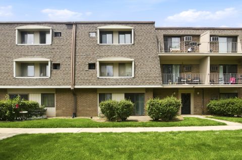 Tiny photo for 154 E Bailey Road #D, Naperville, IL 60565 (MLS # 12656999)