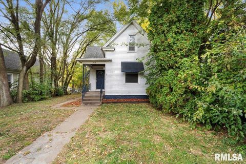 Photo of 1616 ESPLANADE Avenue, Davenport, IA 52803 (MLS # QC4269008)