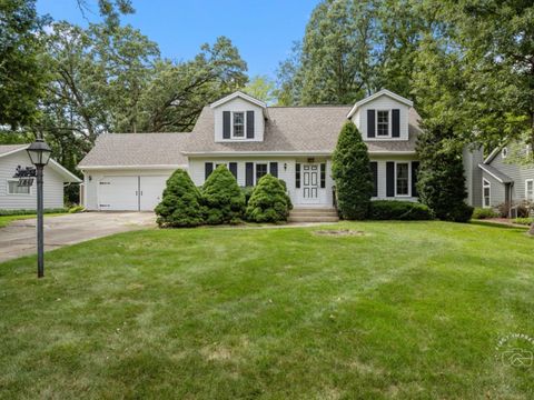 Photo of 186 Westgate Drive, Elgin, IL 60123 (MLS # 12456179)