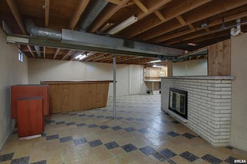 Tiny photo for 523 TEMPLE Street, Quincy, IL 62305 (MLS # QC4269964)