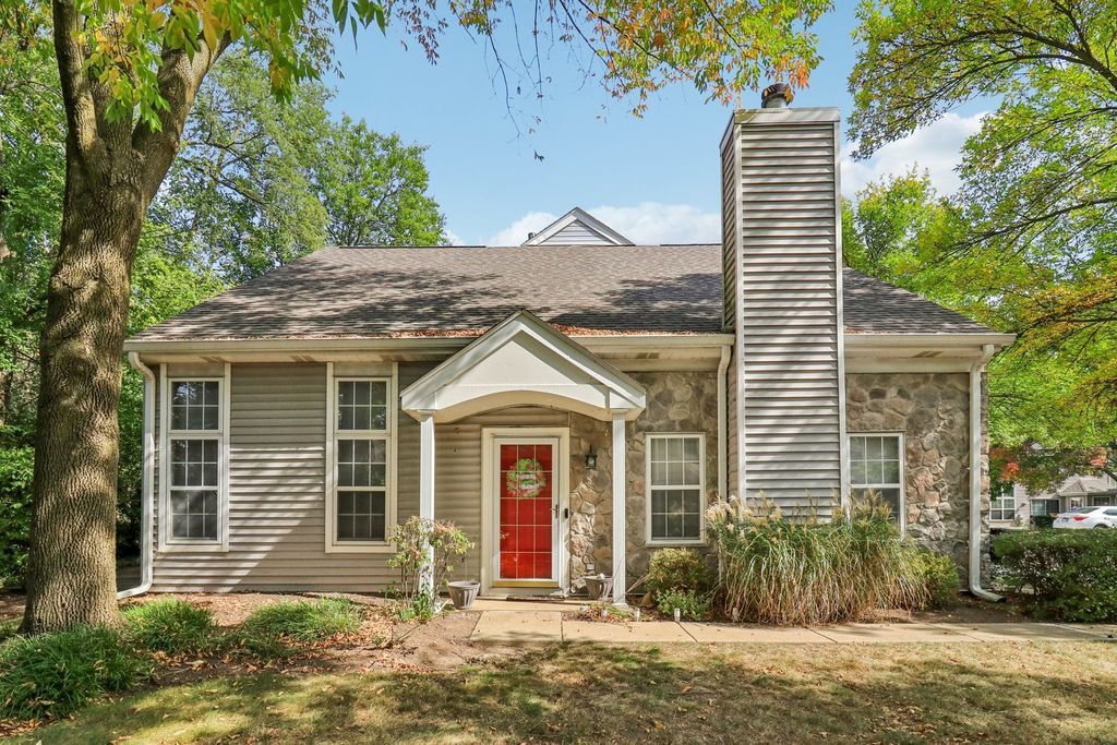 Photo for 136 Parkview Drive, Wauconda, IL 60084 (MLS # 12484557)