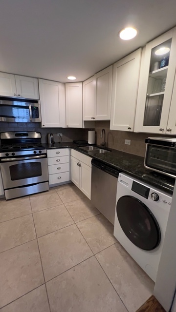 542 W Arlington Place F