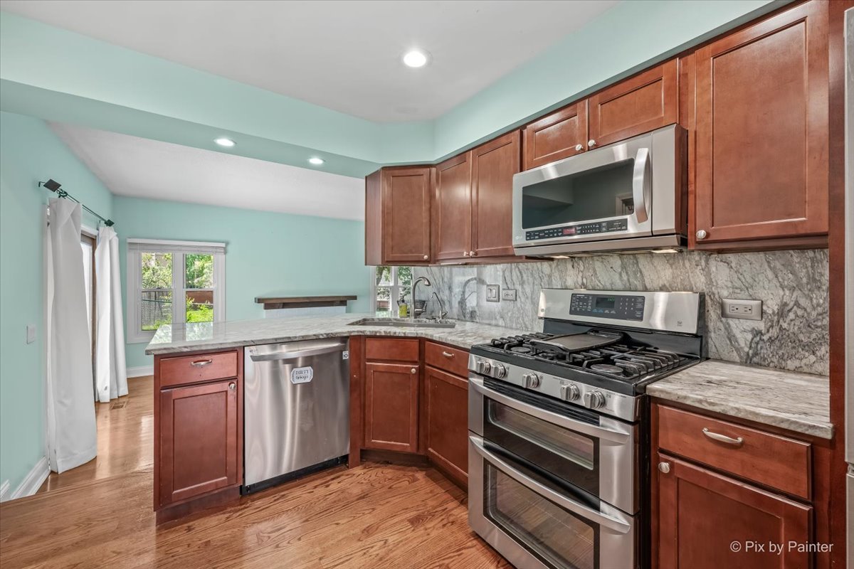 858 SHOREWOOD Drive