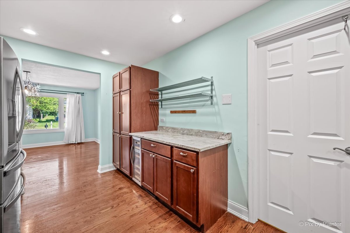 858 SHOREWOOD Drive