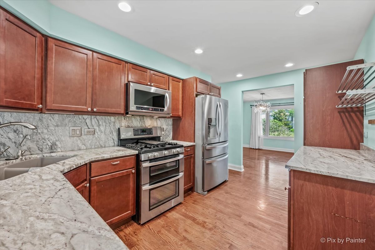 858 SHOREWOOD Drive