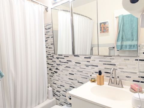 Tiny photo for 3900 N Lake Shore Drive #5H, Chicago, IL 60613 (MLS # 12556762)