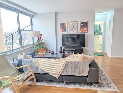 Tiny photo for 3900 N Lake Shore Drive #5H, Chicago, IL 60613 (MLS # 12556762)