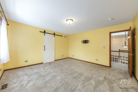 Tiny photo for 515 Cimarron Drive W, Aurora, IL 60504 (MLS # 12518643)