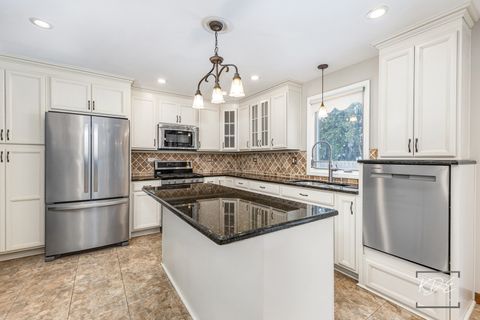 Tiny photo for 515 Cimarron Drive W, Aurora, IL 60504 (MLS # 12518643)