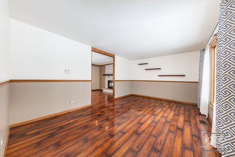 Tiny photo for 515 Cimarron Drive W, Aurora, IL 60504 (MLS # 12518643)