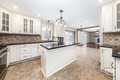 Tiny photo for 515 Cimarron Drive W, Aurora, IL 60504 (MLS # 12518643)