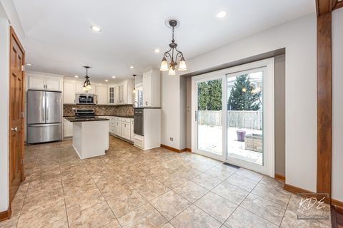 Tiny photo for 515 Cimarron Drive W, Aurora, IL 60504 (MLS # 12518643)