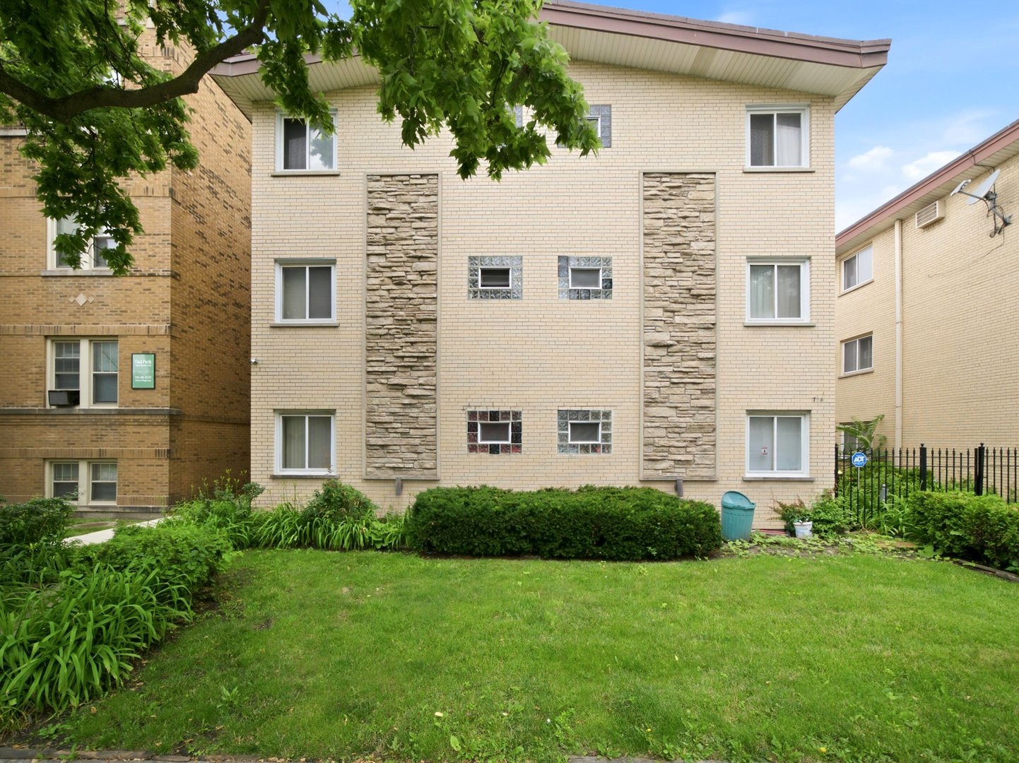 714 N Austin Boulevard 202