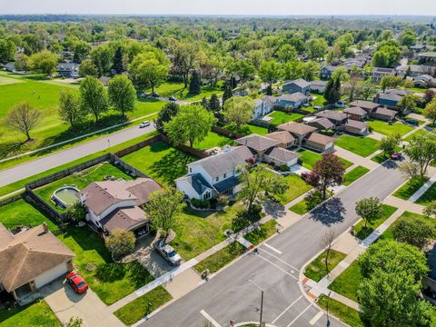 Tiny photo for 1125 darin Drive, Lockport, IL 60441 (MLS # 12629217)