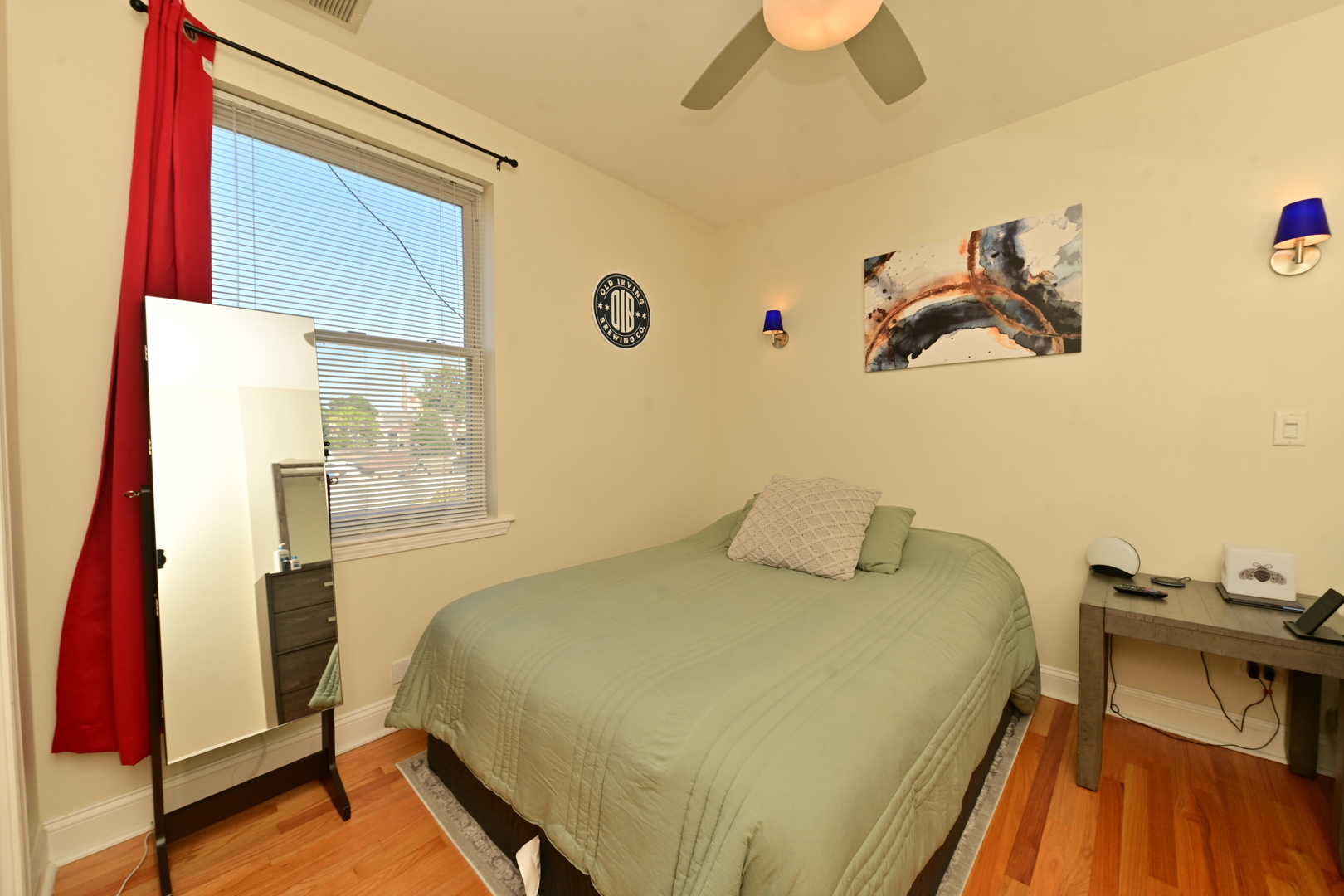 Chicago, Illinois 60618, United States, 2 Bedrooms Bedrooms, ,2 BathroomsBathrooms,Residential,Active,242043