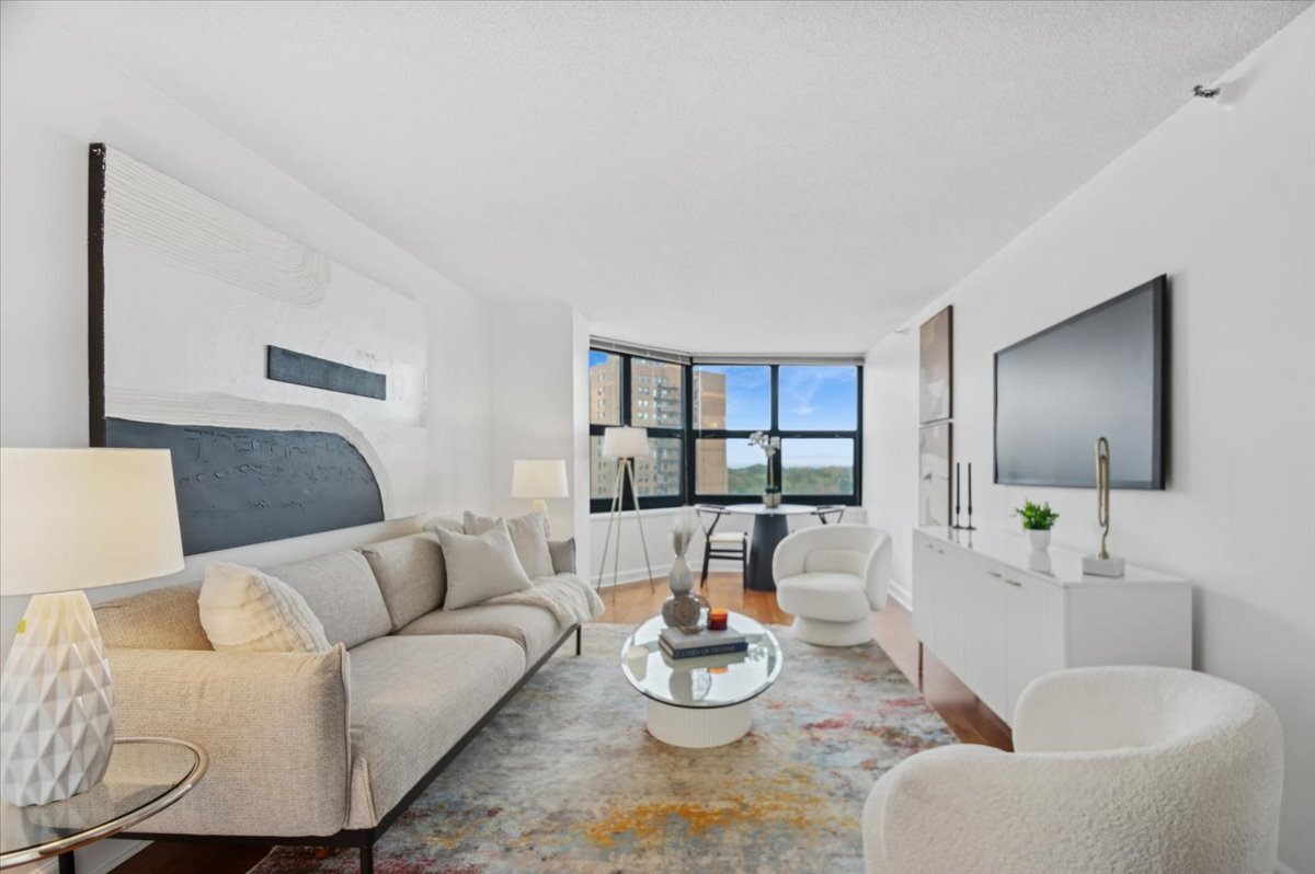 3660 N Lake Shore Drive 904