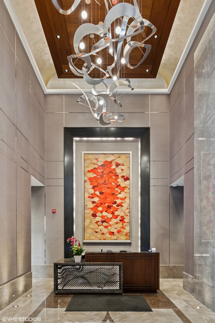 435 N Michigan Avenue 810