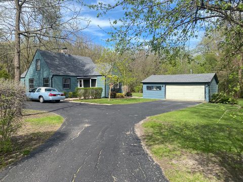 Photo of 26301 N Highland Drive, Mundelein, IL 60060 (MLS # 12499908)